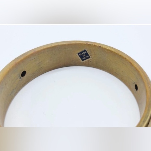 Vintage Carved Bangle Bracelet Stamped Made in India,Excellent PrelovedCondition - Picture 7 of 7